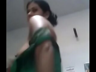 INDIAN  Mallu Aunty switching cloths & SHOWING BOOBS